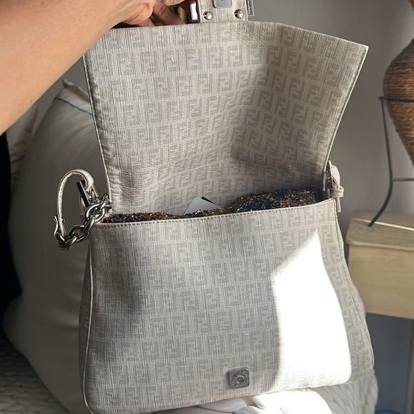 Authentic Fendi medium size bag - Picture 8 of 15